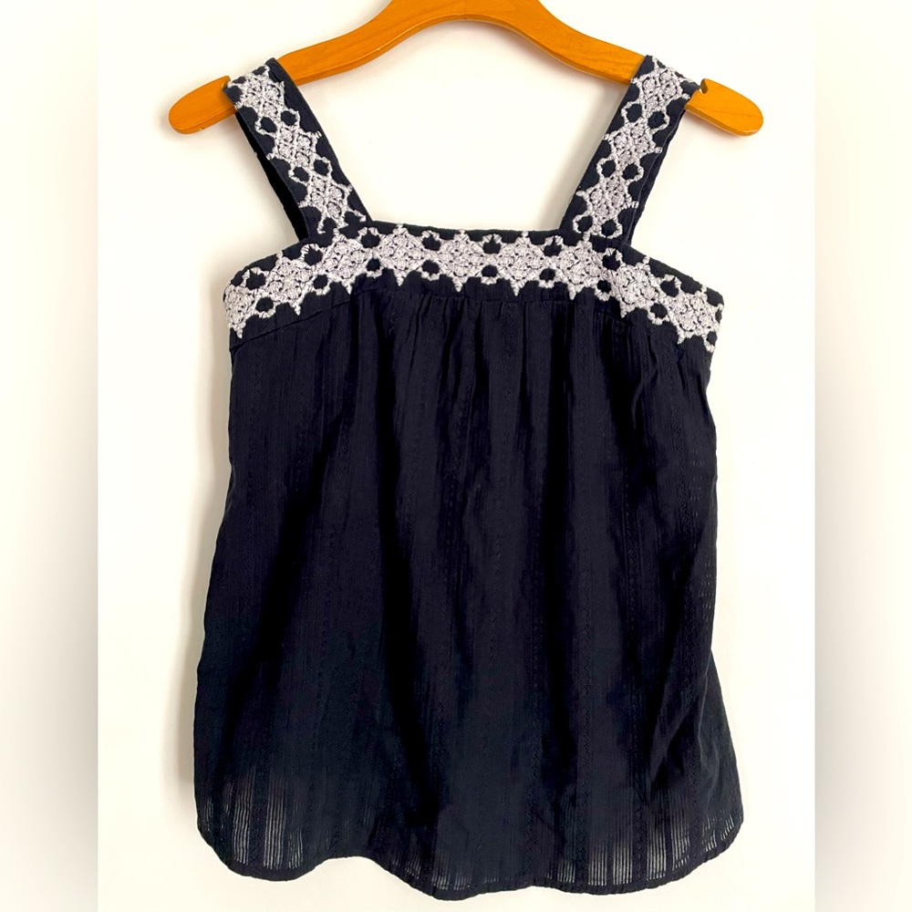 Universal Thread Cotton Black Sleeveless Top Blouse White Embroidered trim